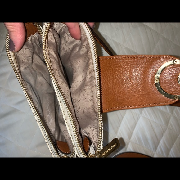 Michael Kors crossbody handbag - Picture 3 of 4
